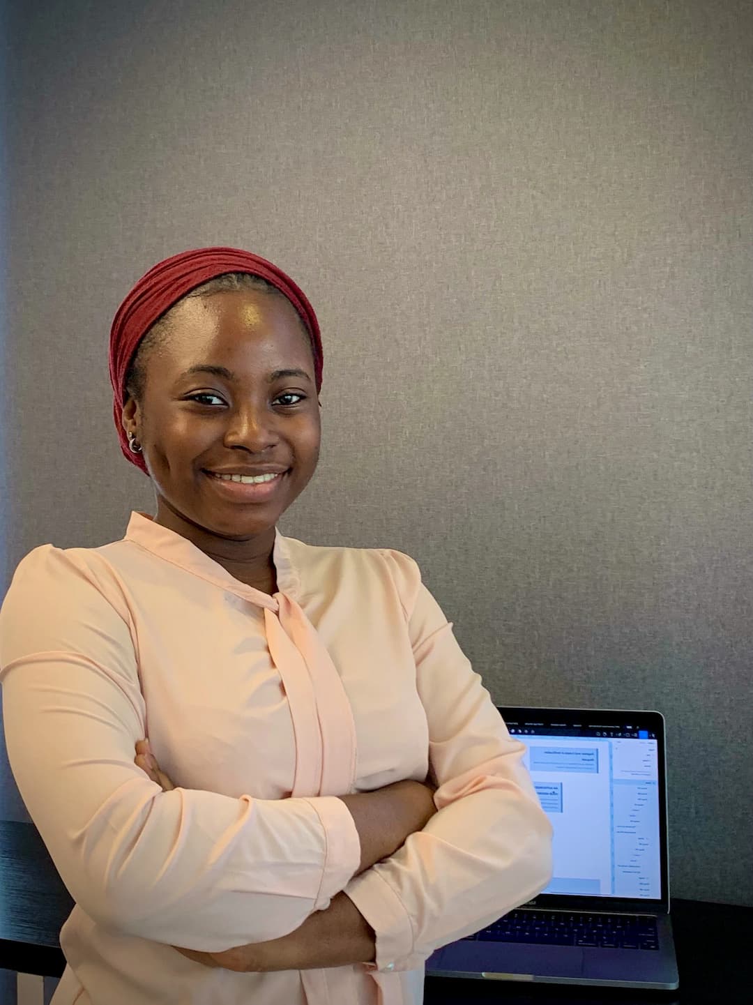 woman smiling at aretehub services